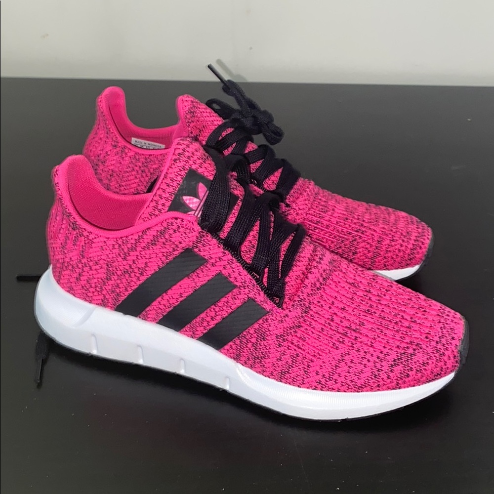 EUC Adidas Women's Swift Run J Fuchsia and Black size 6